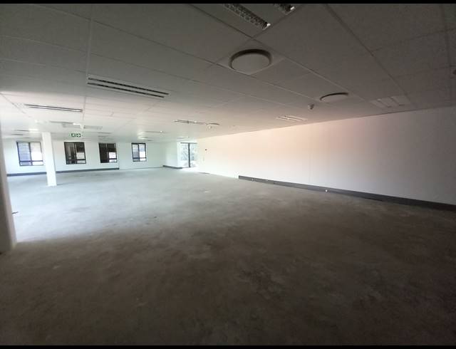 330M² OFFICE TO LET IN FOURWAYS